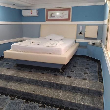 Bhaus Motel Marilia Bagian luar foto